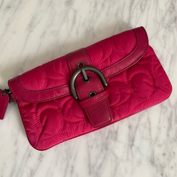 Coach Signature C Bright Pink Quilted Wristlet - Picture 2 of 7